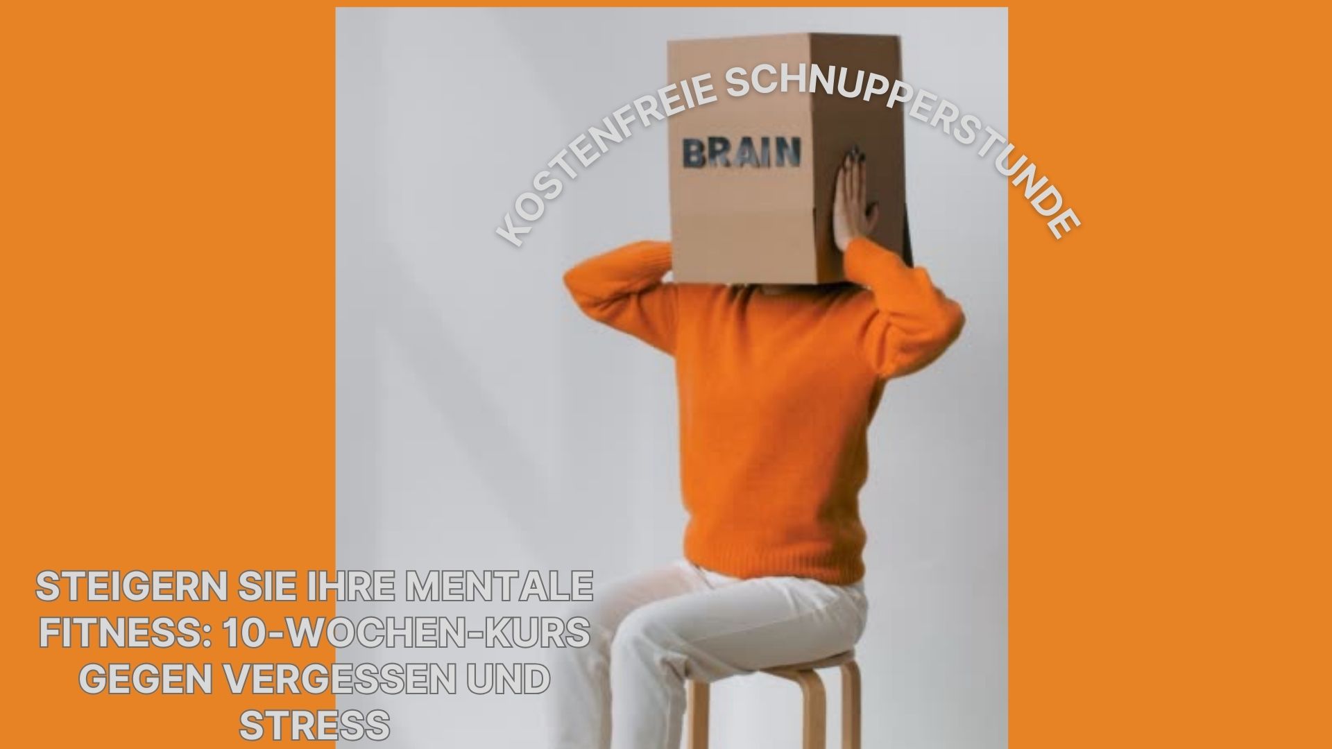 Mann mit Papiertüte mit dem Schriftzug "Brain" scherzhaft auf den Kopf gesetzt.