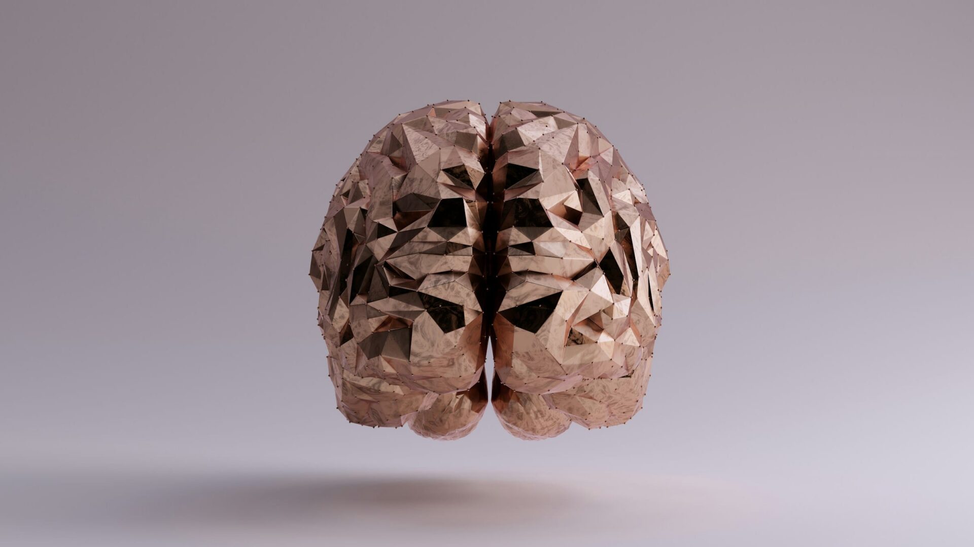 Polygonales Gehirn aus Metall.